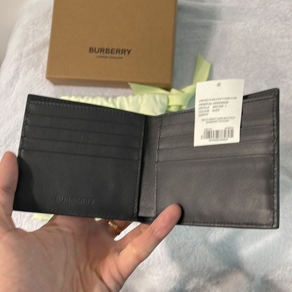 Authentic mens Burberry bifold wallet - Picture 3 of 5